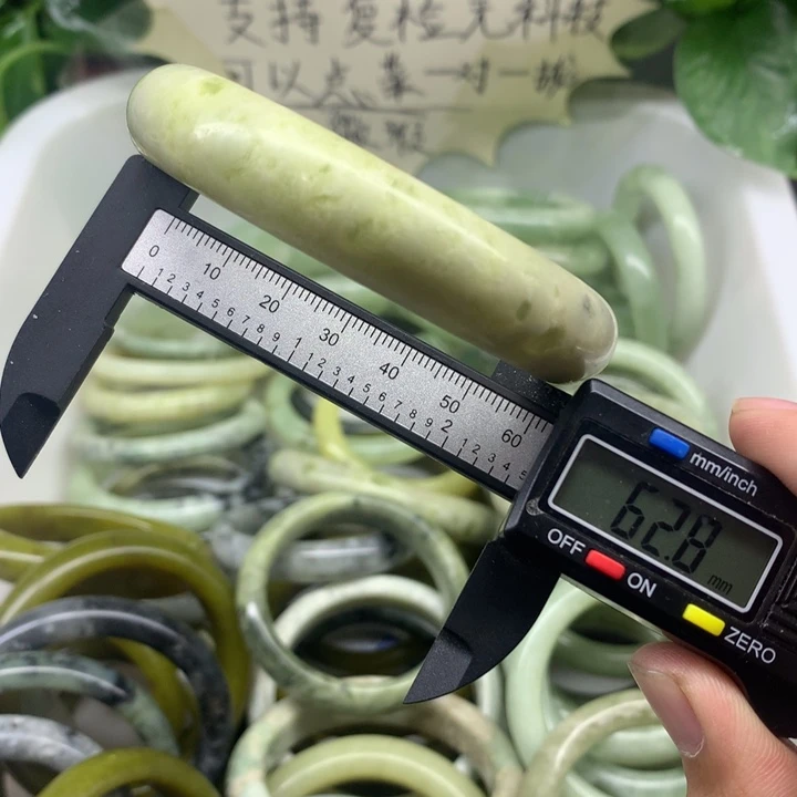 蛇纹石玉未镶嵌手镯11