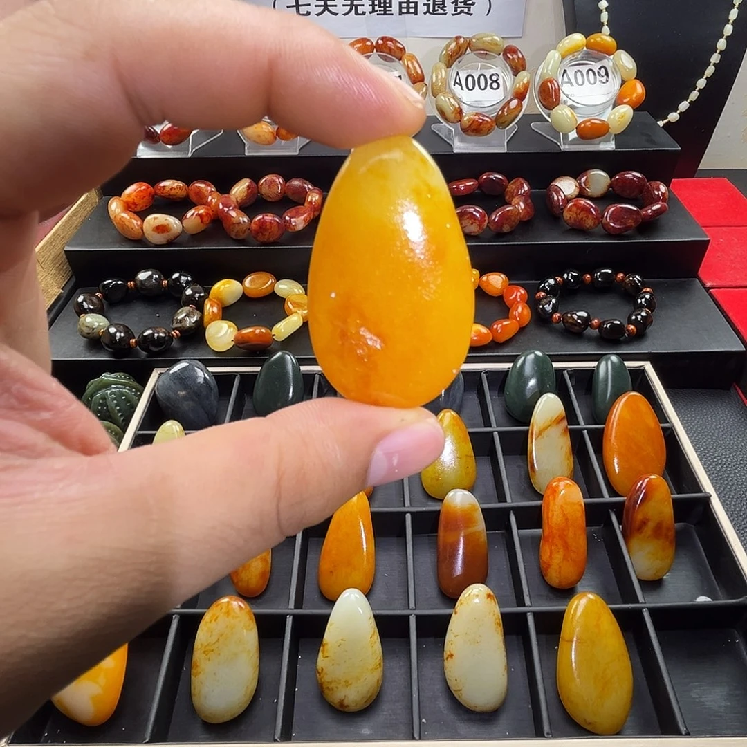 和田玉未镶嵌吊坠(赠链)