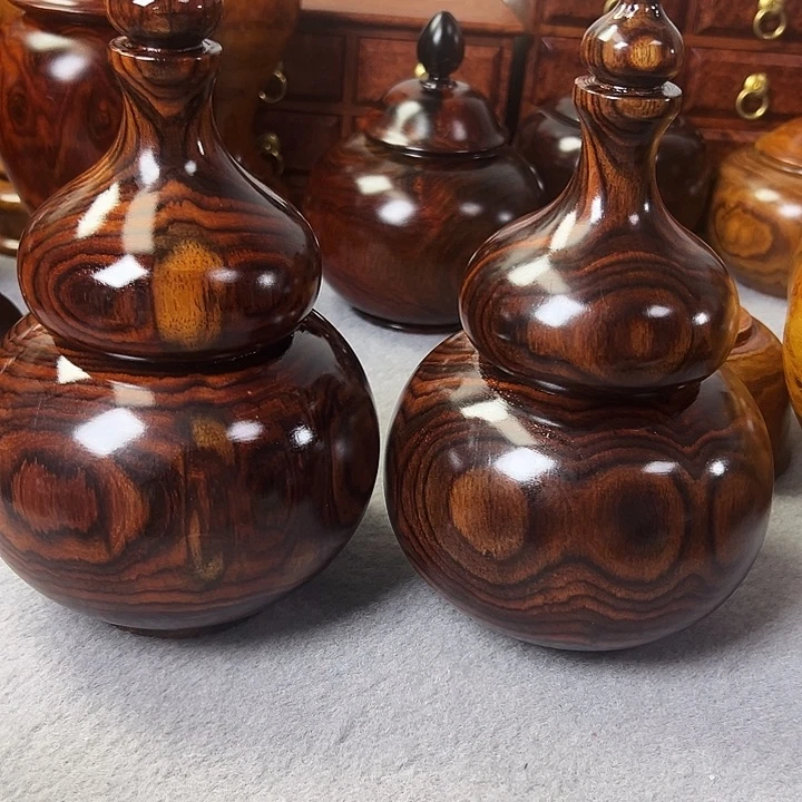 黄花梨/降香黄檀我*佛老挝大红酸枝葫芦一对