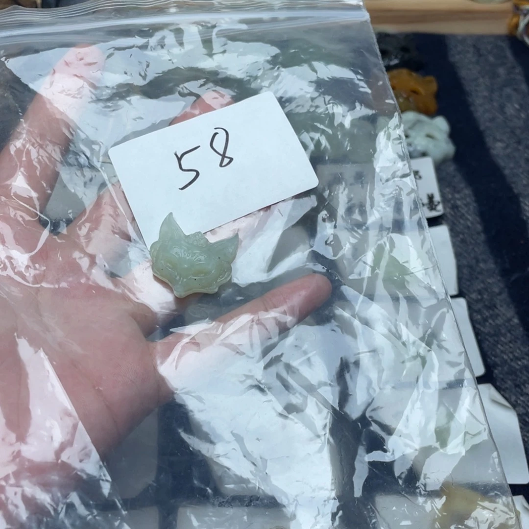 蛇纹石玉未镶嵌颈饰泡****?