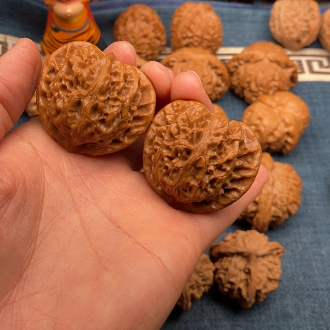 文玩核桃把件40桃心宫灯