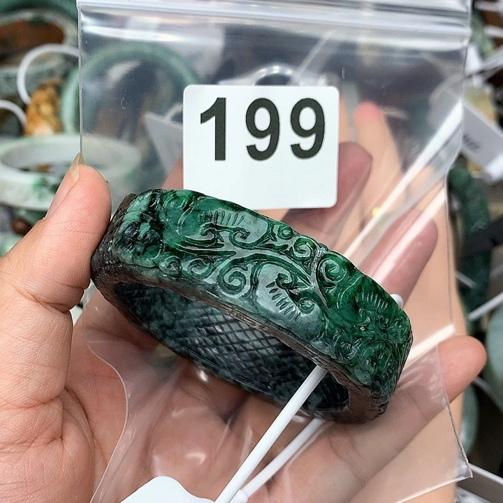 翡翠未镶嵌颈饰兰*儿翡翠