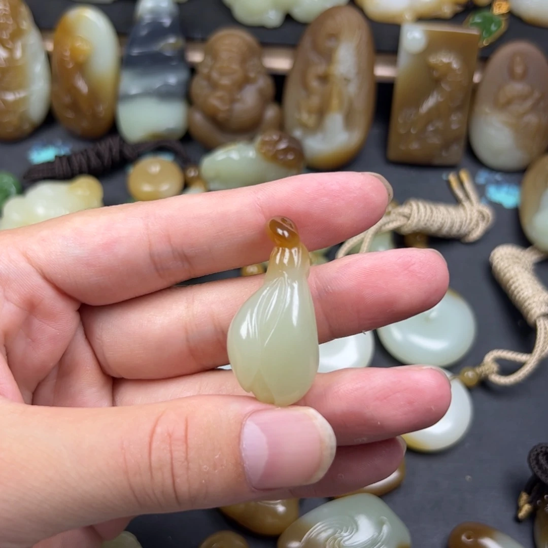 和田玉（糖玉）未镶嵌颈饰