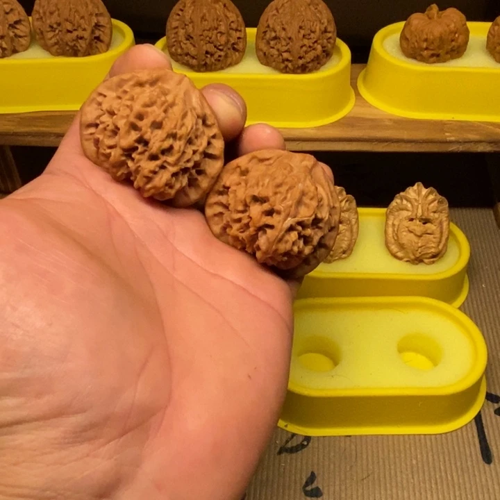 核桃46全品宫灯狮子头。。。。