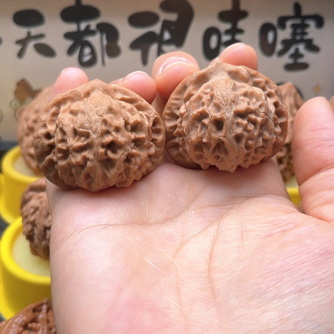 大***敌吊坠桃核42微色差宫灯