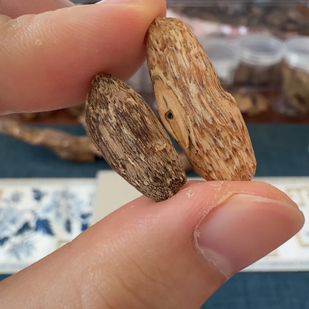 沉香海南黄油格瓜子