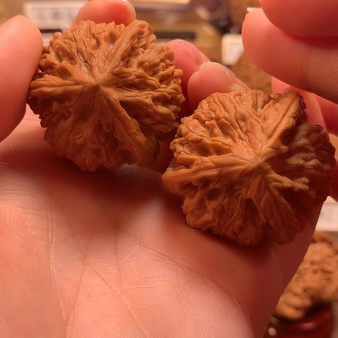 文玩核桃吊坠三棱文山37