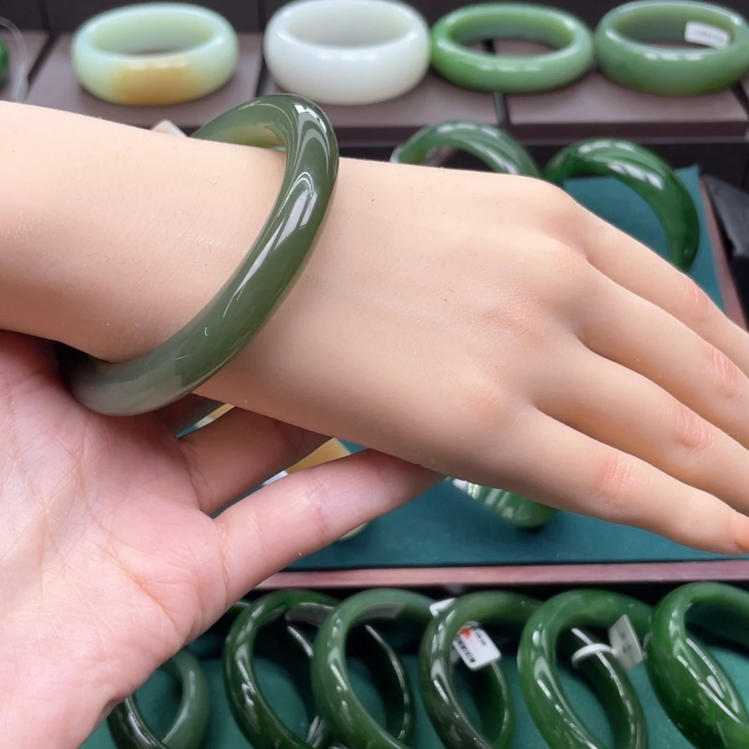 和田玉未镶嵌手镯55.56