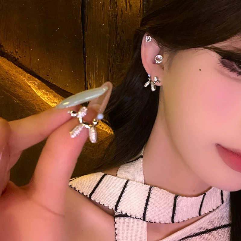 娟姨 铜合金锆石耳饰 小众设计个性可爱甜酷满钻细闪气球狗耳环夏