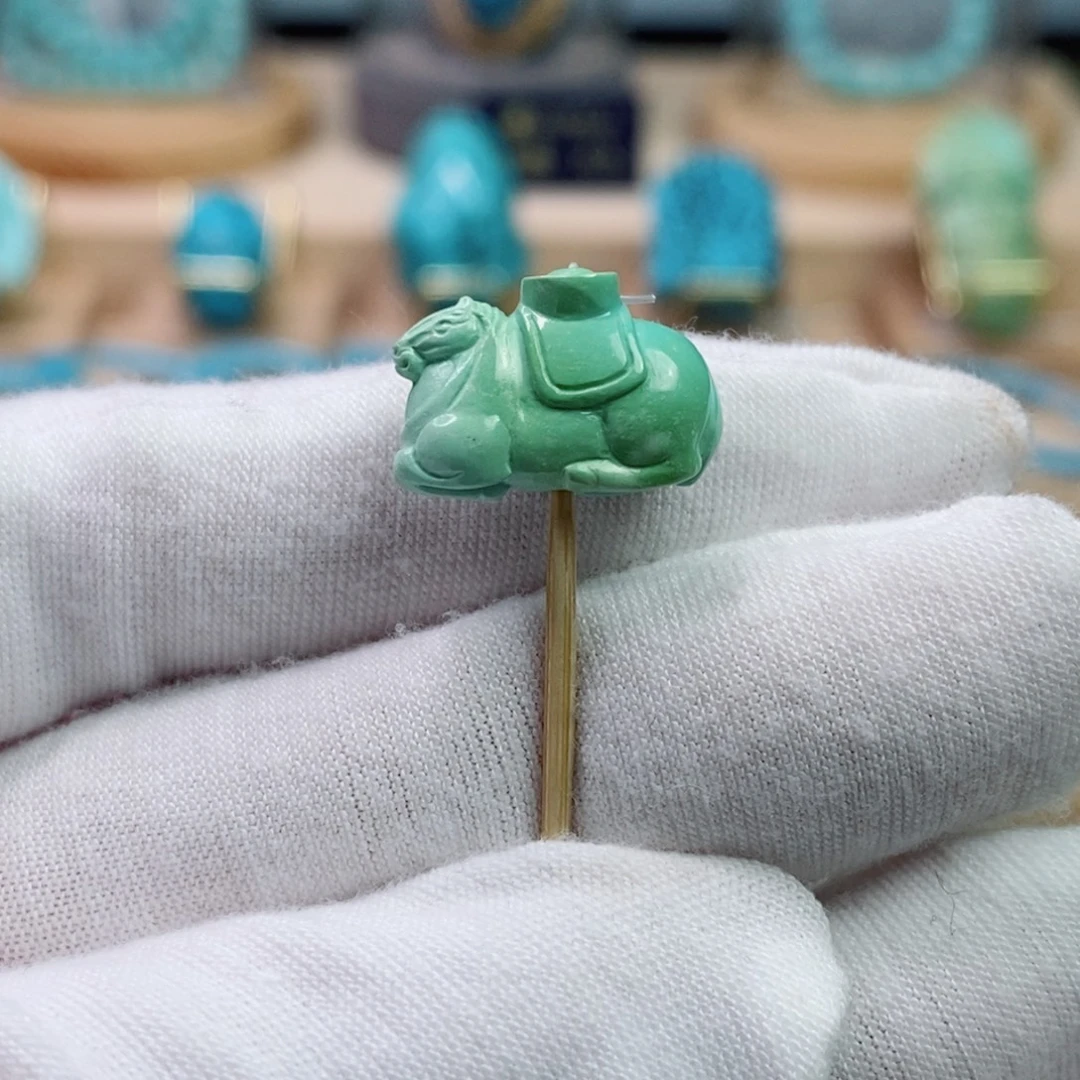 绿松石未镶嵌珠宝奇石