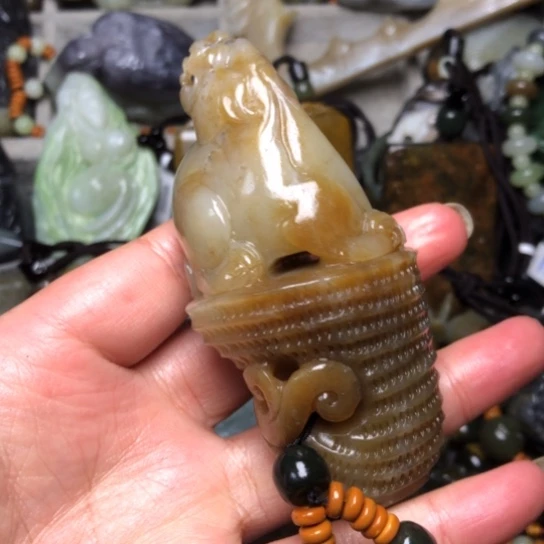 和田玉未镶嵌把件