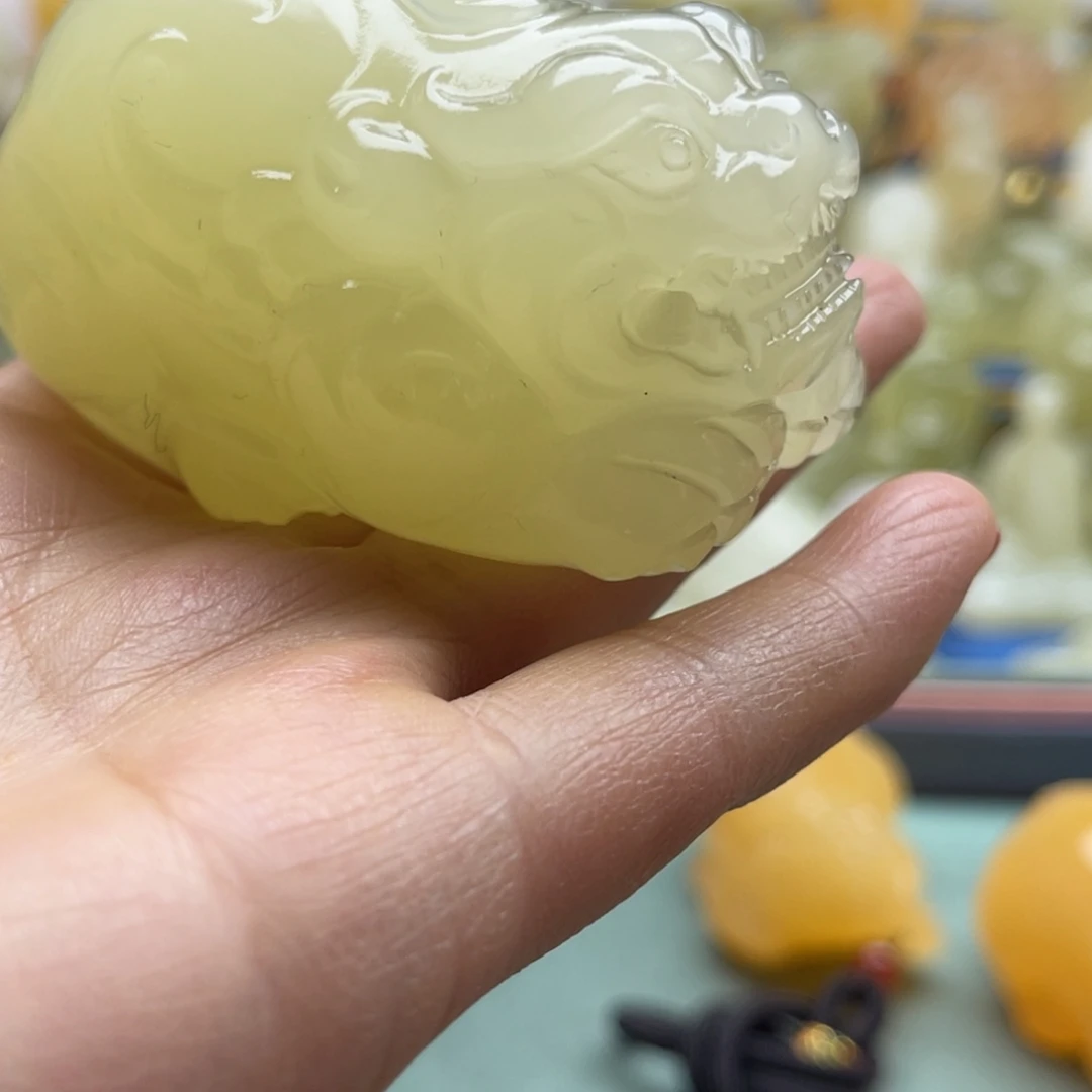 O***y玉天然桌面小摆件