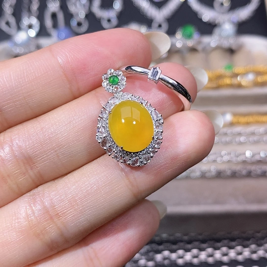 翡翠18K金镶嵌颈饰戒指