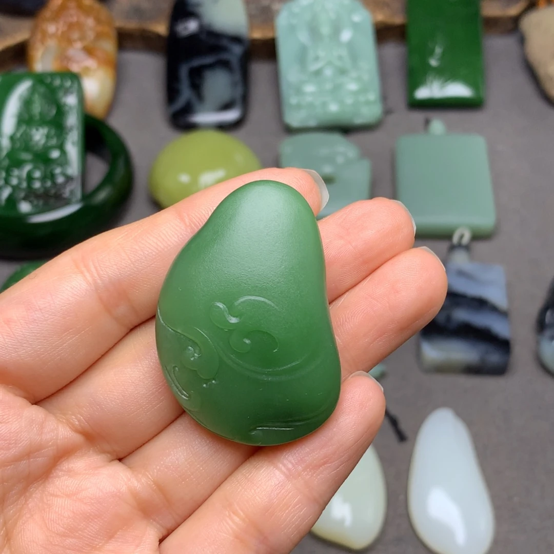 和田玉未镶嵌颈饰