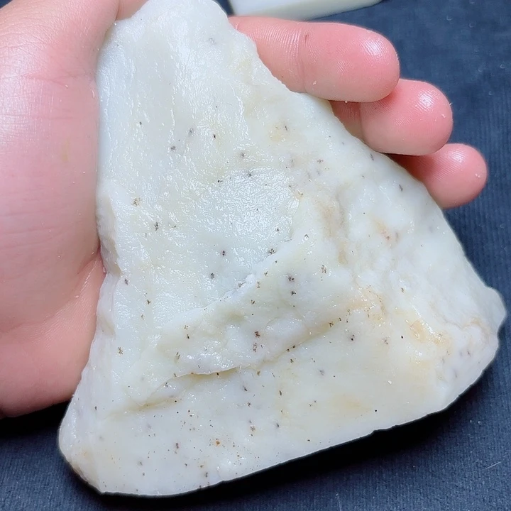 未镶嵌和田玉（糖玉）珠宝奇石