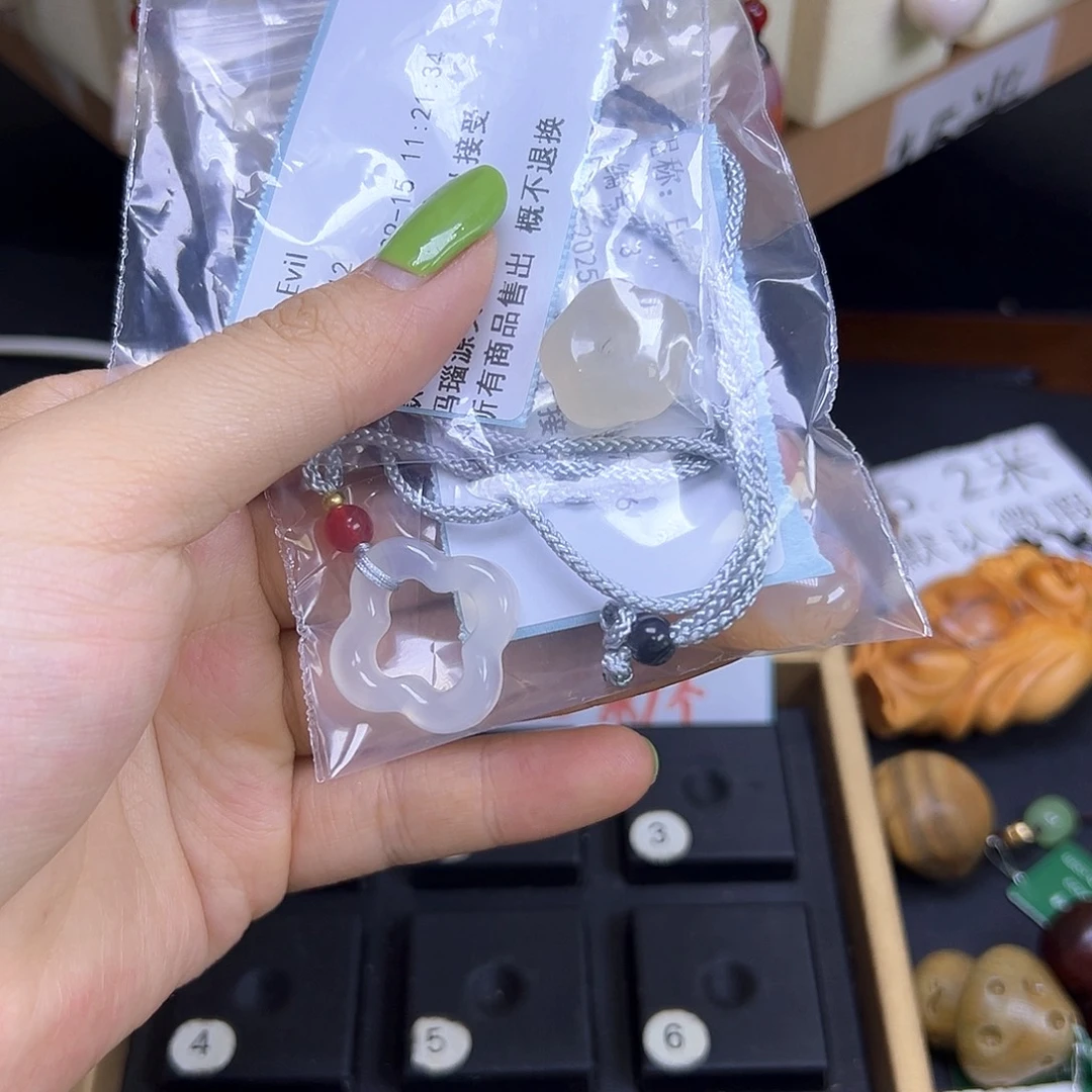 E***l吊坠(不含链)未镶嵌石英质玉