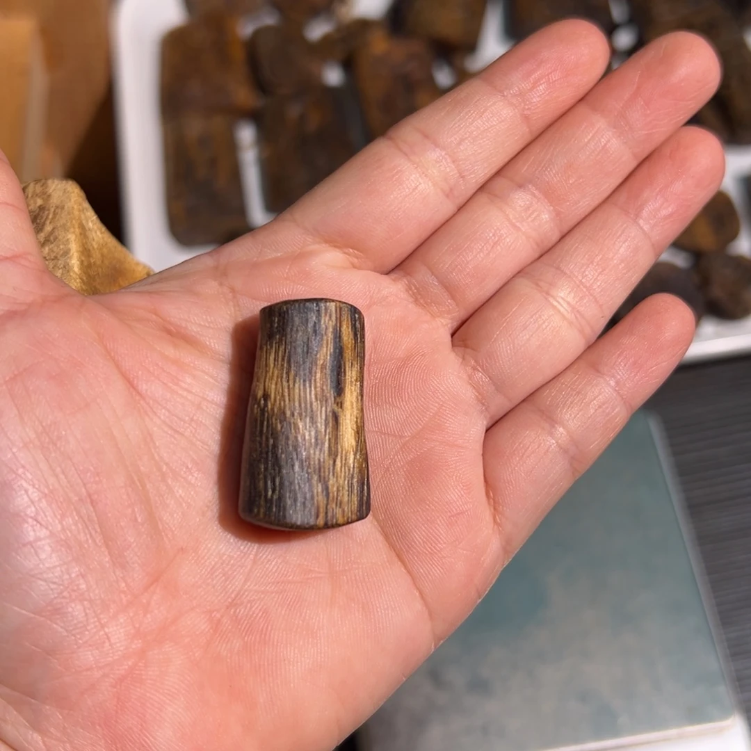 沉香沉香碎屑绿棋楠素牌块料3.8克