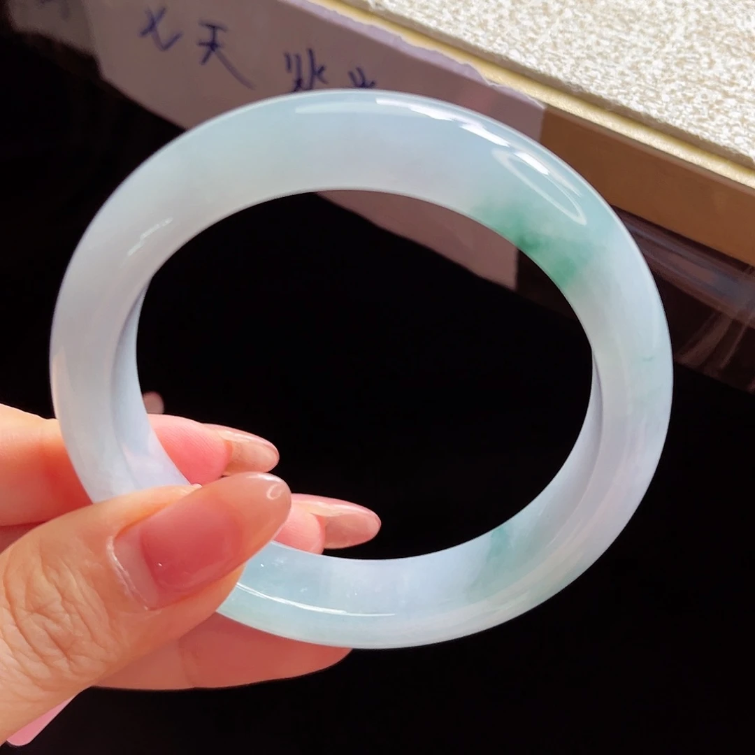 翡翠手镯未镶嵌手镯