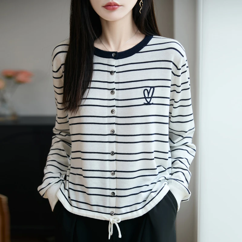 哥弟阿玛施正品上衣秋款女圆领毛针织衫开衫外套爱心刺绣抽绳上衣