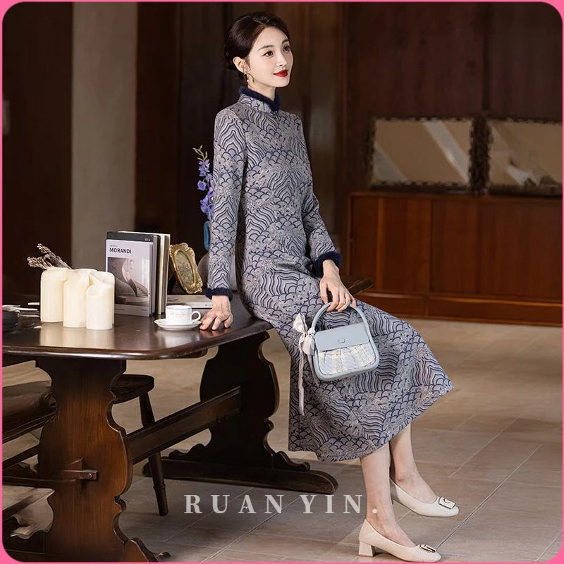 旗袍2025年冬季新款女加厚冬天保暖连衣裙妈妈改良新中式高端