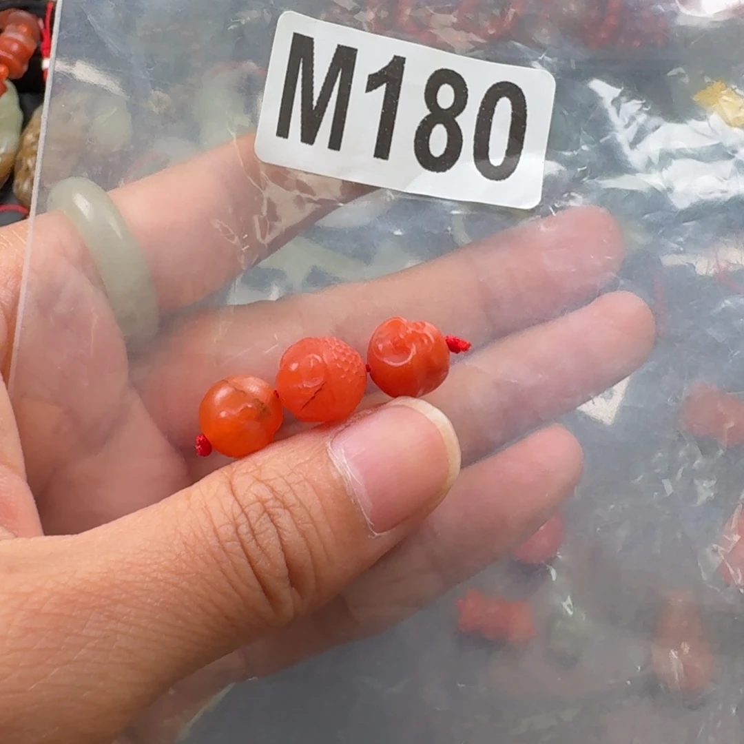 南红玛瑙未镶嵌珠宝奇石有黑线