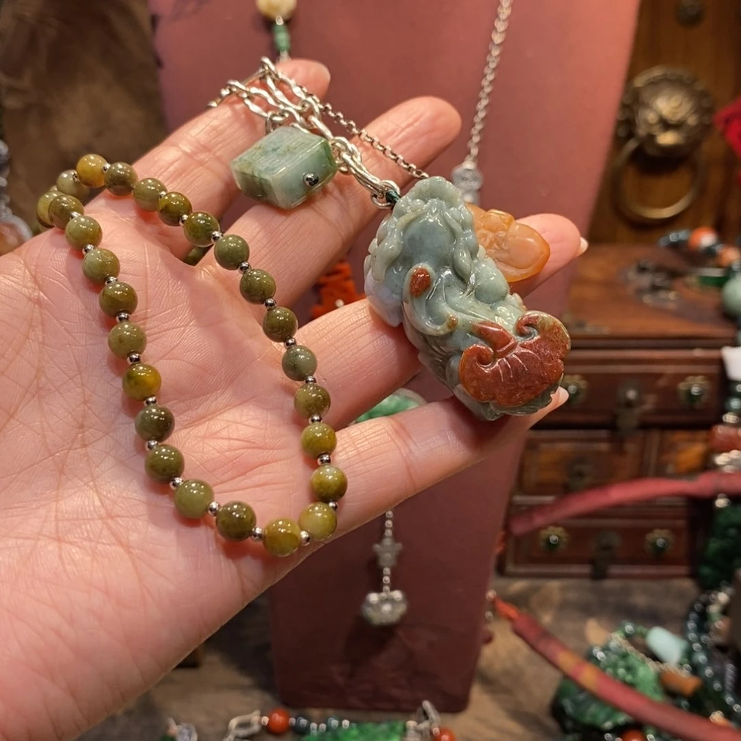 翡翠吊坠(赠链)未镶嵌