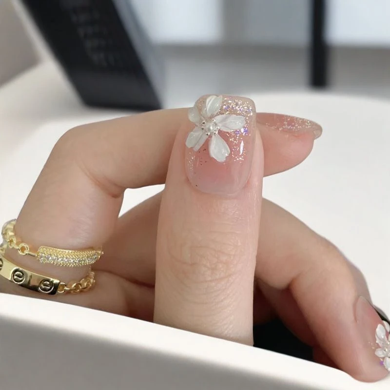 爆款法式穿戴甲美甲气质高级春日小花可拆卸指甲贴成品