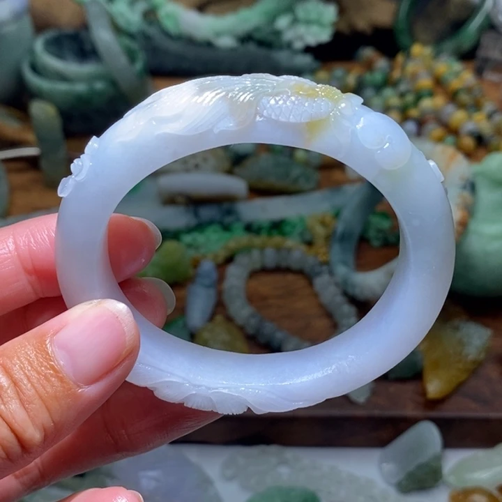 猪***猪定制翡翠未镶嵌毛货