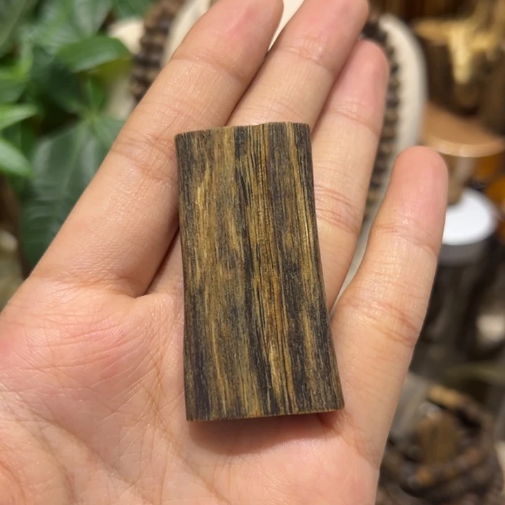 小***闹沉香沉香碎屑素牌