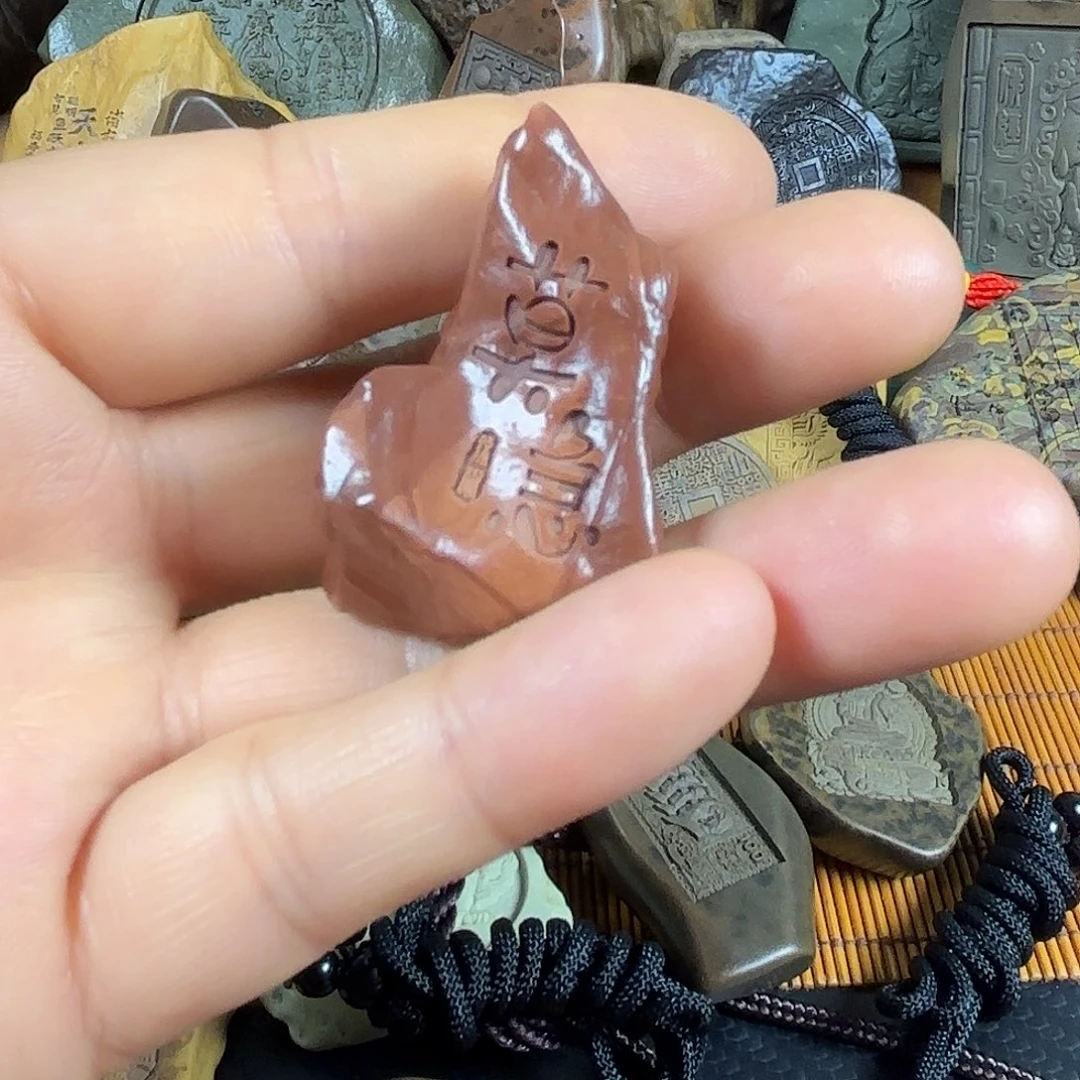 郑***立新疆戈壁石原石雕刻