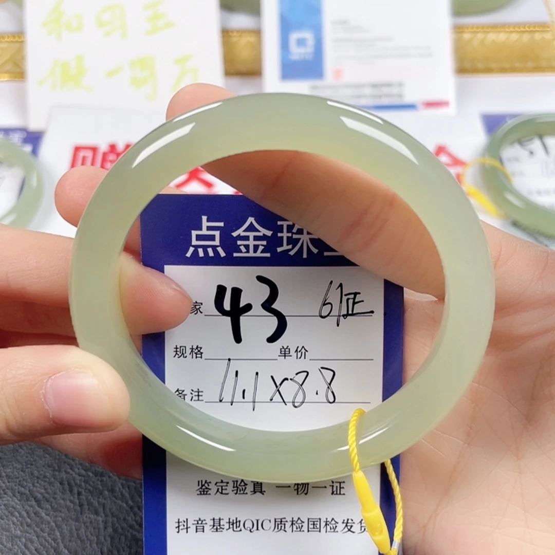 和田玉未镶嵌手镯