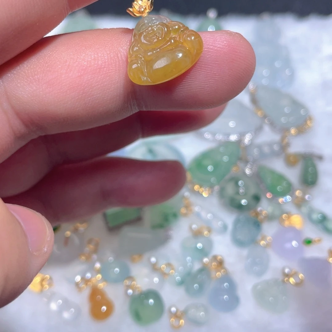 颈饰18K金镶嵌翡翠