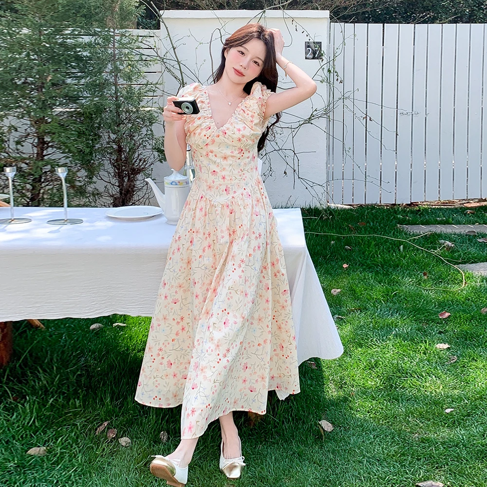 法式甜美碎花连衣裙女2025夏季新款气质减龄独特超仙流行穿搭长裙