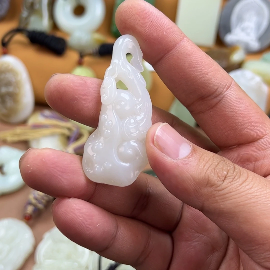 和田玉未镶嵌颈饰