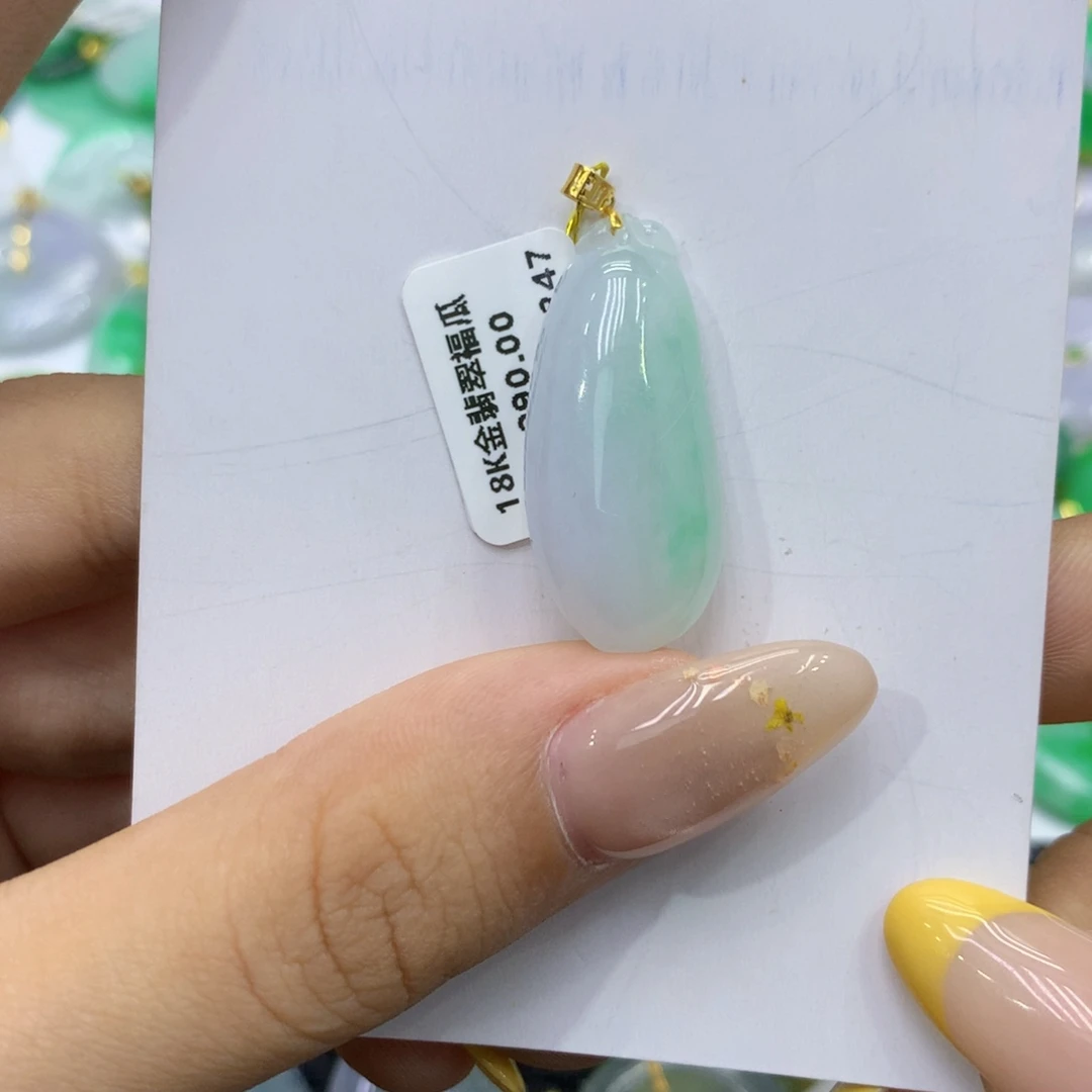 颈饰18K金镶嵌翡翠