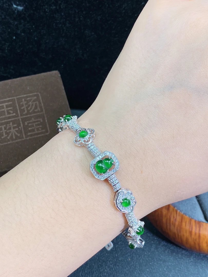 天然翡翠A货阳绿设计款手链通体S925银镶嵌 高级时尚设计
