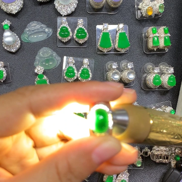 翡翠戒指未镶嵌买断不退