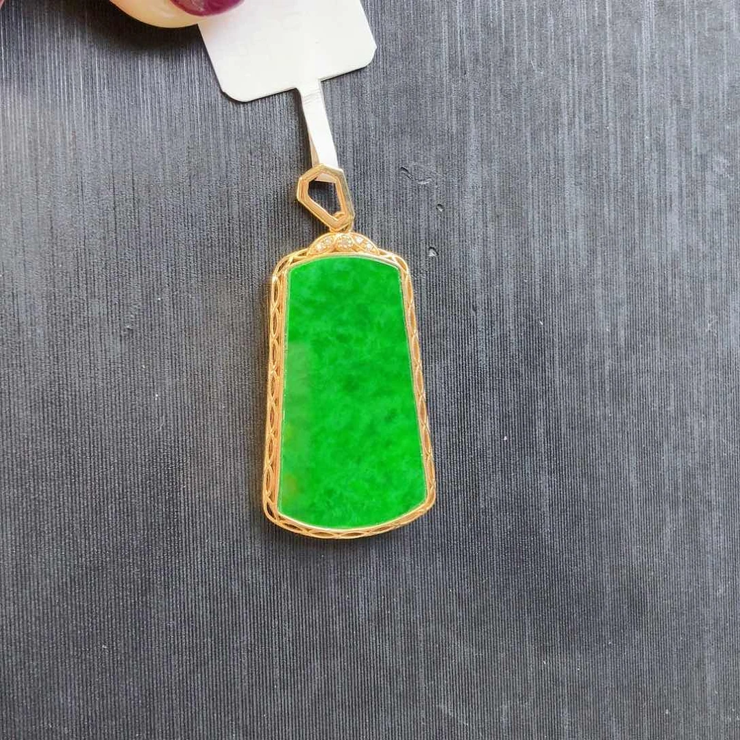 颈饰18K金镶嵌翡翠仓库