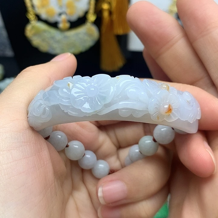 翡翠未镶嵌颈饰多*吖翡翠