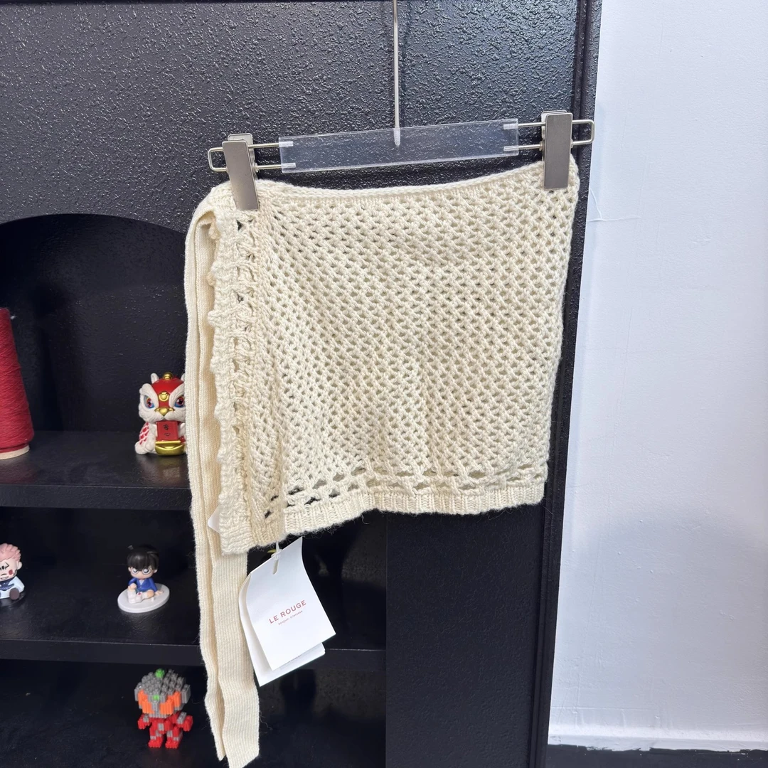 le rouge周美美 叠穿神助攻镂空立体钩编针织绑带一片式屁帘披肩