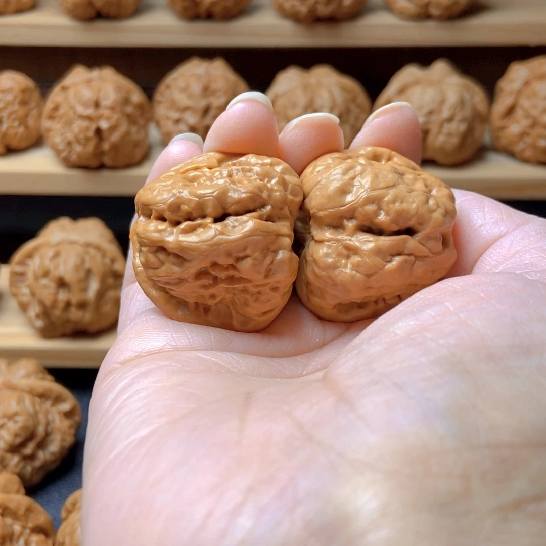 文玩核桃吊坠往**烟蛤蟆头