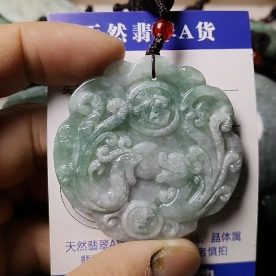 翡翠未镶嵌颈饰挂件