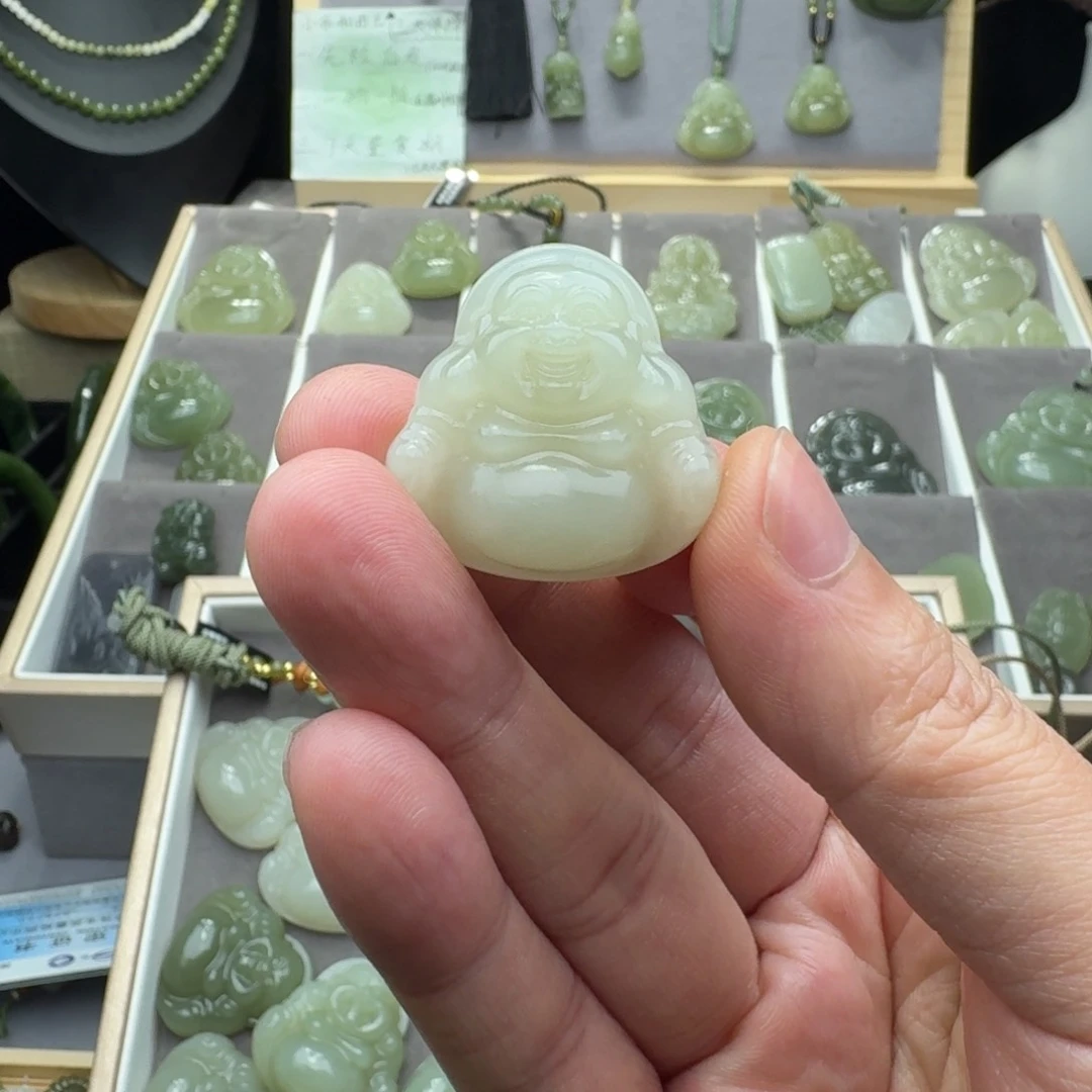 和田玉颈饰未镶嵌雪*糕