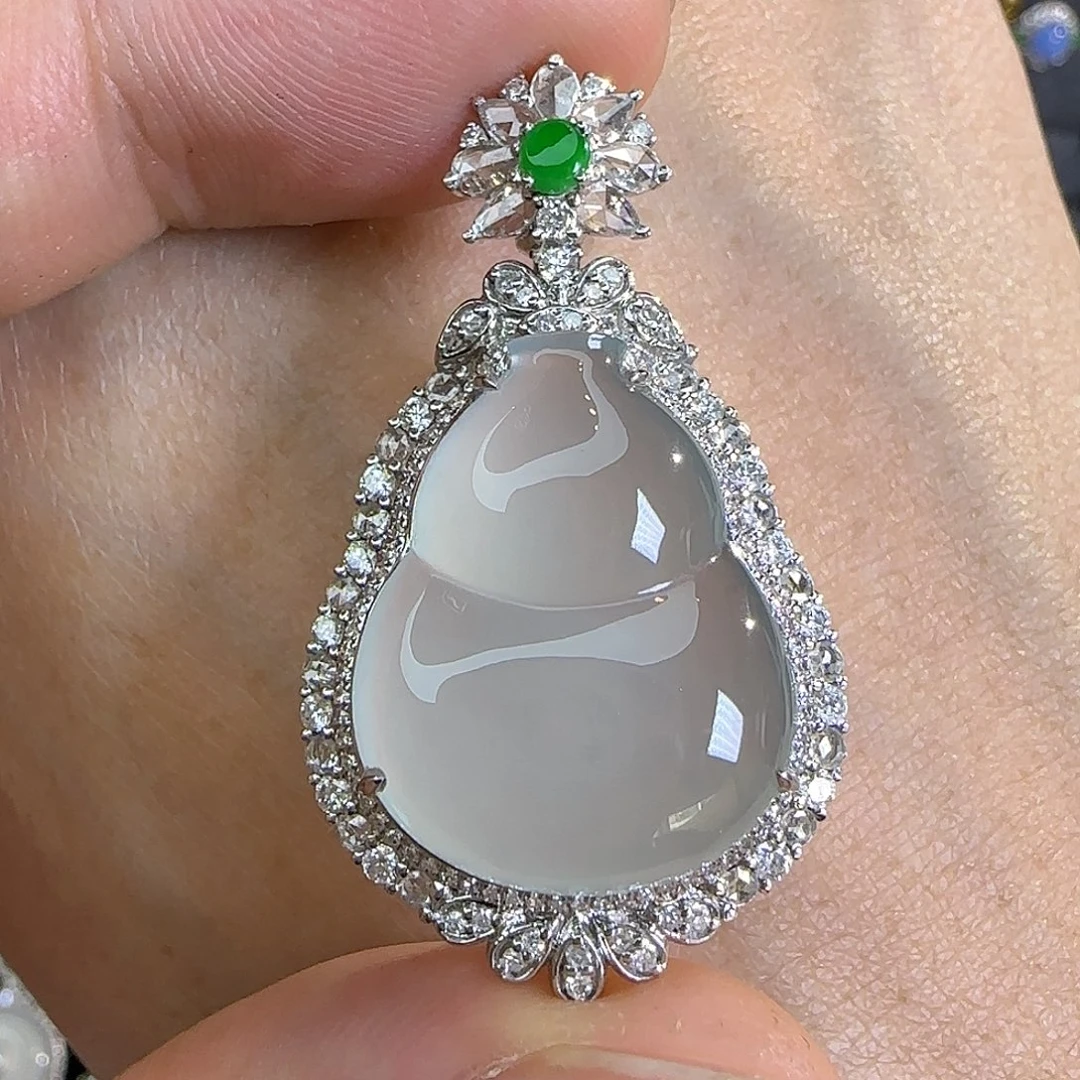 颈饰18K金镶嵌翡翠天然翡翠