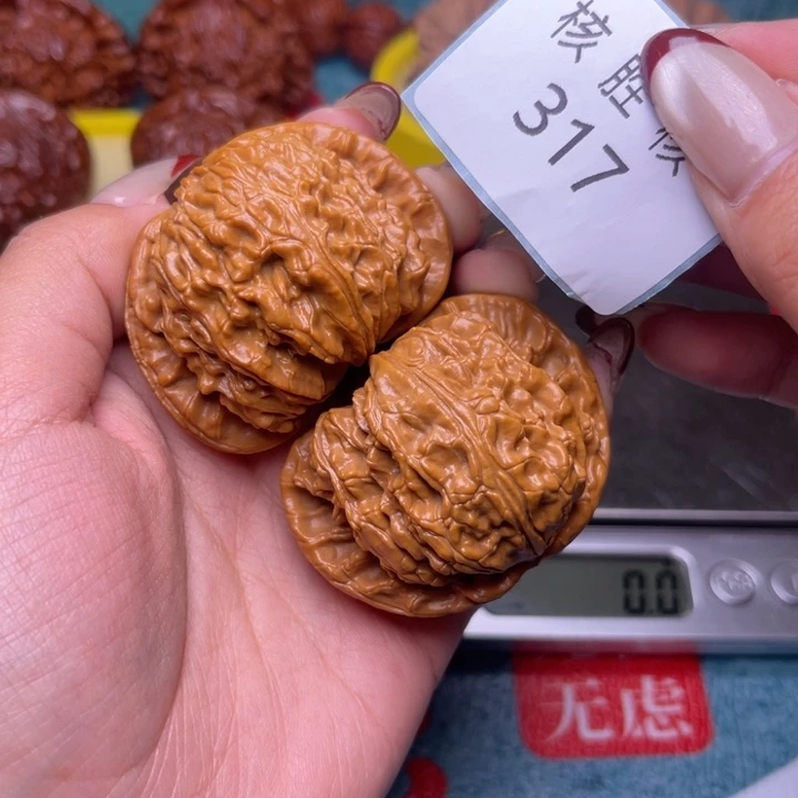 文玩核桃把件闷白47.317