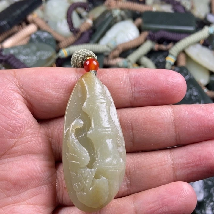 和田玉未镶嵌颈饰