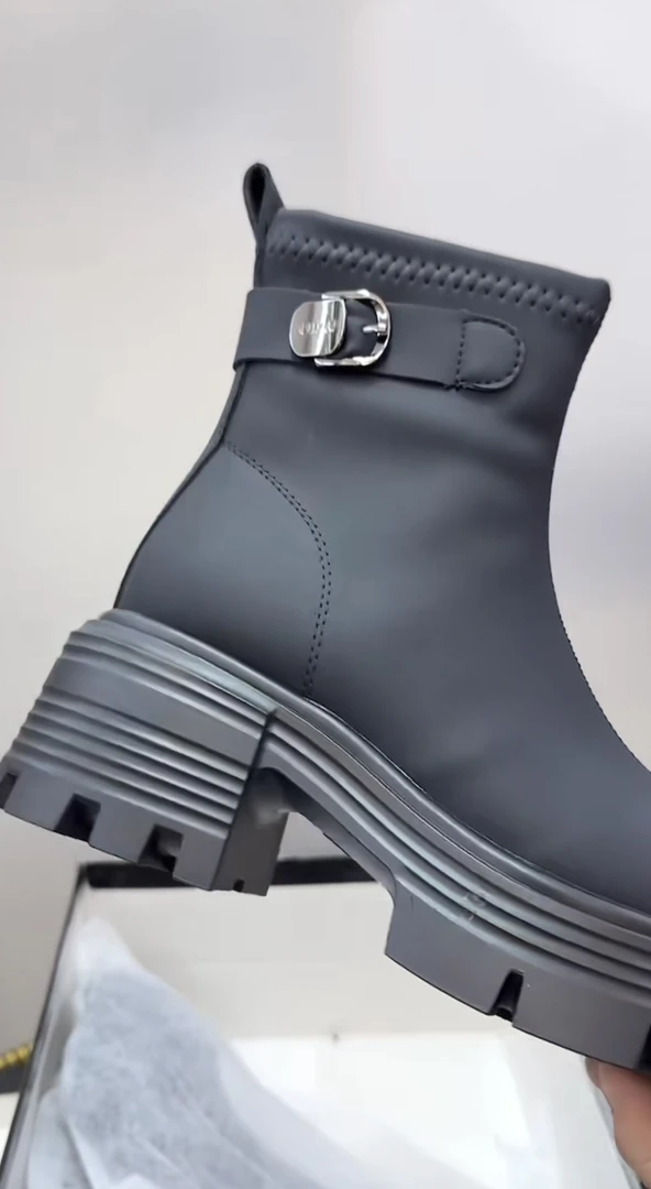 厚底英伦风马丁靴女2025新款秋冬加绒松糕底短靴小个子增高瘦瘦靴