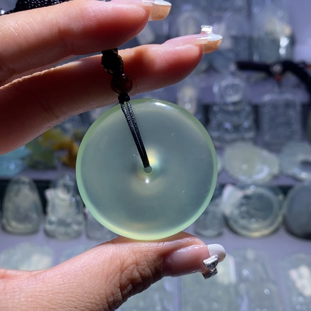 岫玉未镶嵌颈饰平安扣