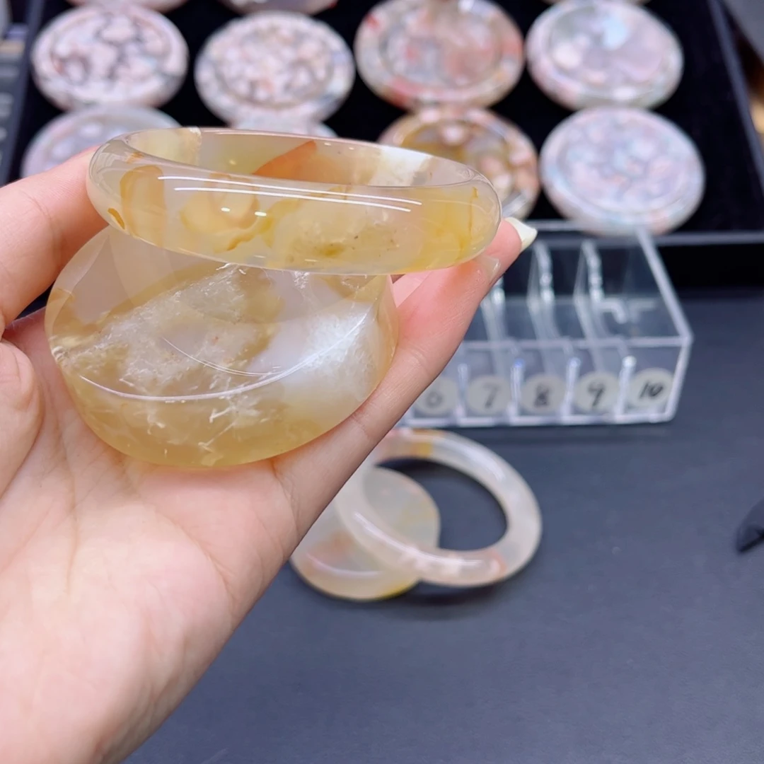 玛瑙/玉髓手镯未镶嵌60