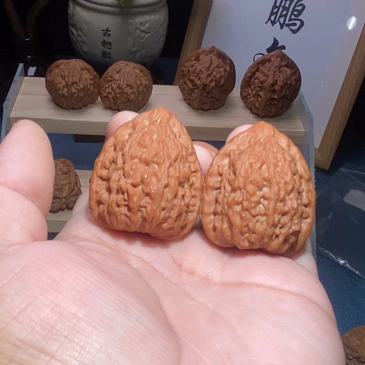 吊坠文玩核桃蛇王一抹红